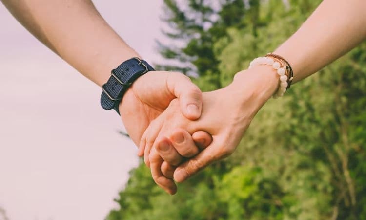 3 Zodiak yang Membutuhkan Physical Touch di Depan Umum, Selalu Ingin Tampil Mesra Dimanapun - Image