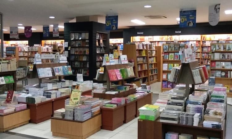 4 Tempat Berburu Buku Terbaik di Kediri Jawa Timur, Cocok untuk Para Pecinta Literasi! - Image