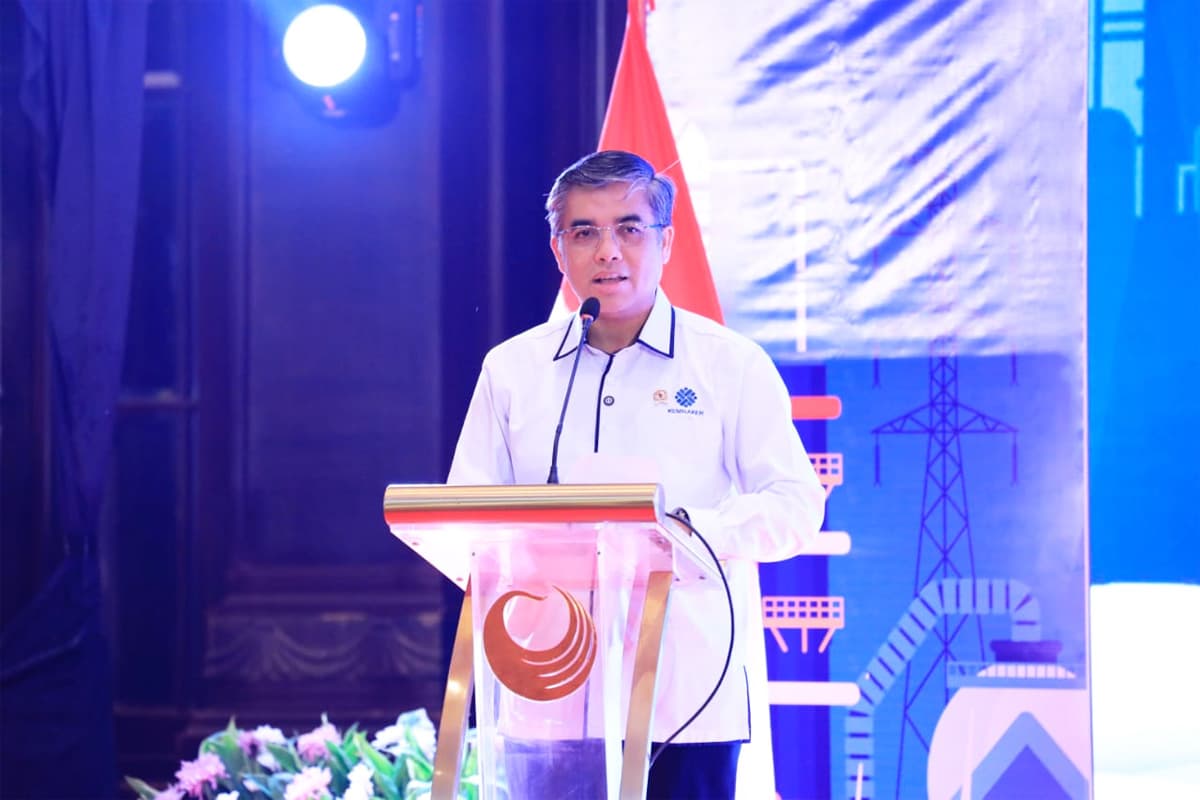 Menaker Ajak Serikat Pekerja BUMN Hadapi Tantangan Disrupsi AI dan Industri Hijau - Image
