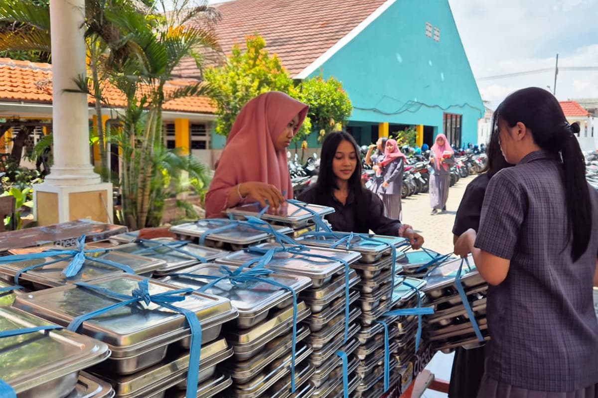 Tak Asal Bagi, Menu MBG di SMAN 10 Surabaya Wajib Lolos Tes Cicip Guru - Image