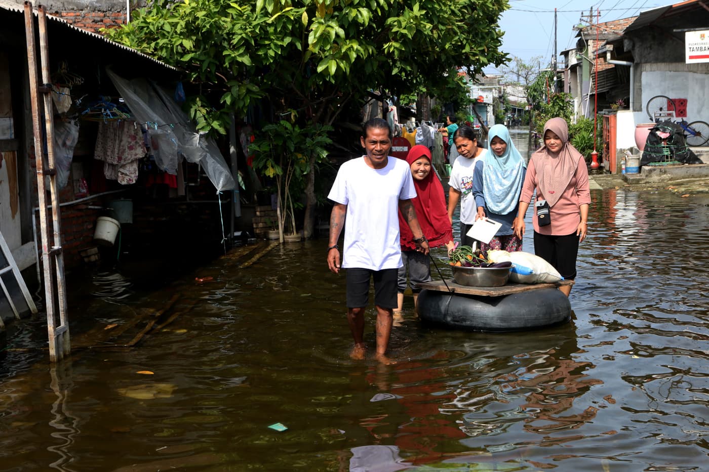 Kepala BNPB Ingatkan Masyarakat Jateng Waspada Potensi Cuaca Ekstrem Sampai Awal 2026, Bisa Sebabkan Banjir - Image