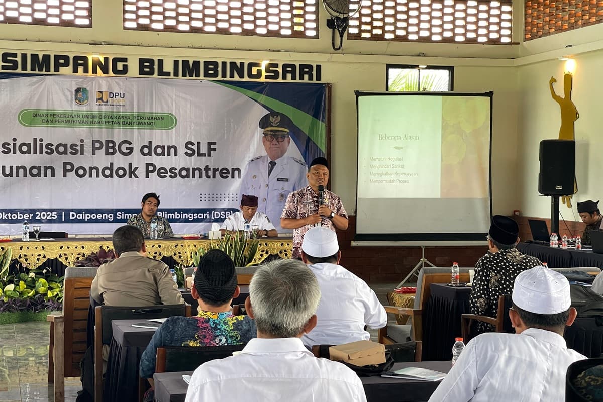 Wujudkan Pesantren Aman, Bupati Ipuk: Pemkab Siap Dampingi Pesantren Urus PBG dan SLF - Image