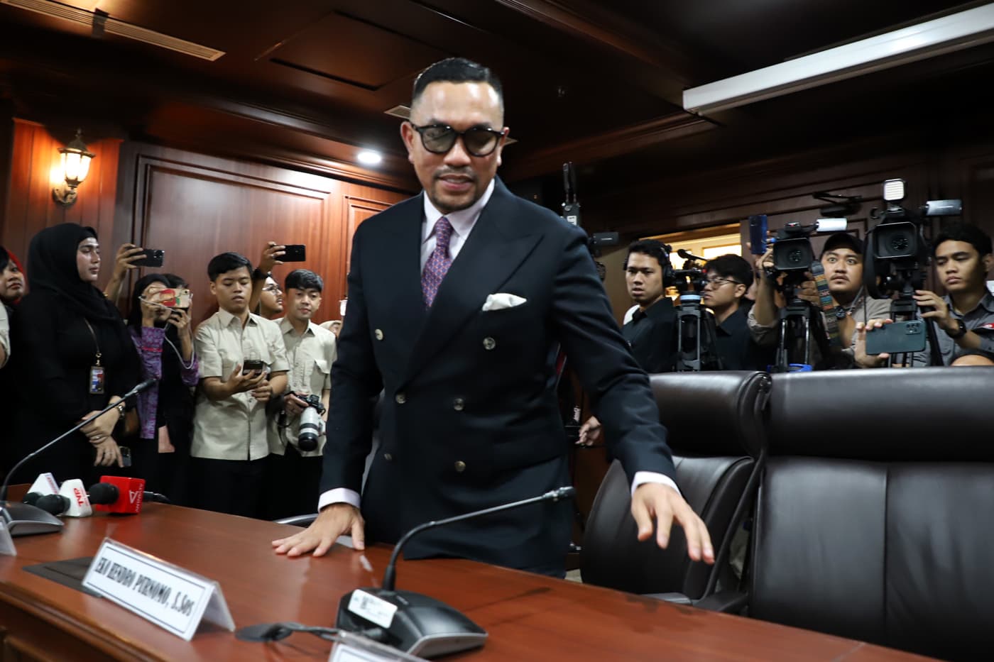 ICW Sesalkan Pengangkatan Ahmad Sahroni sebagai Wakil Ketua Komisi III DPR: Tidak Menghormati Korban Agustus 2025 - Image