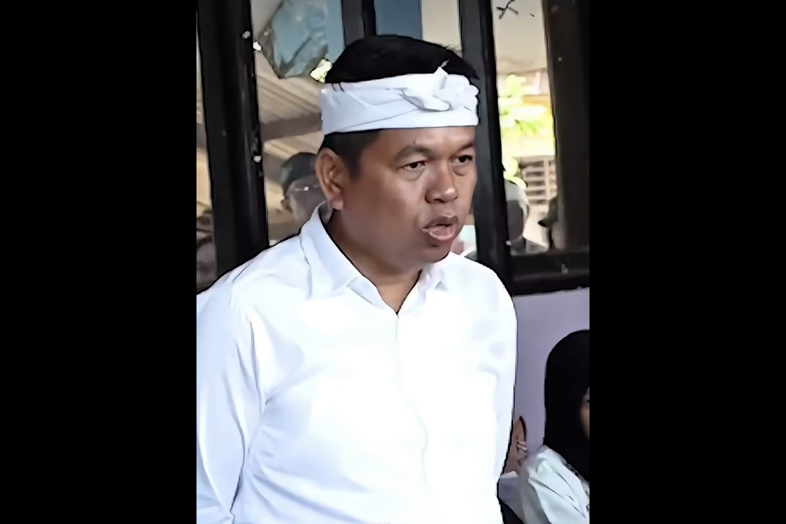 3 Kades Bersitegang Soal Pengerukan Kali di Karawang, Gubernur Jabar Dedi Mulyadi Turun Tangan - Image