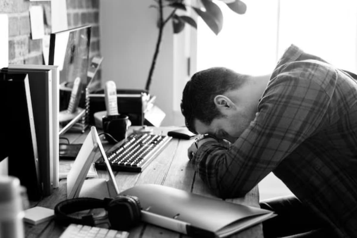 Kerja Online Bikin Overload? Ini 10 Cara Jitu Kurangi Screen Time tanpa Ganggu Produktivitas - Image