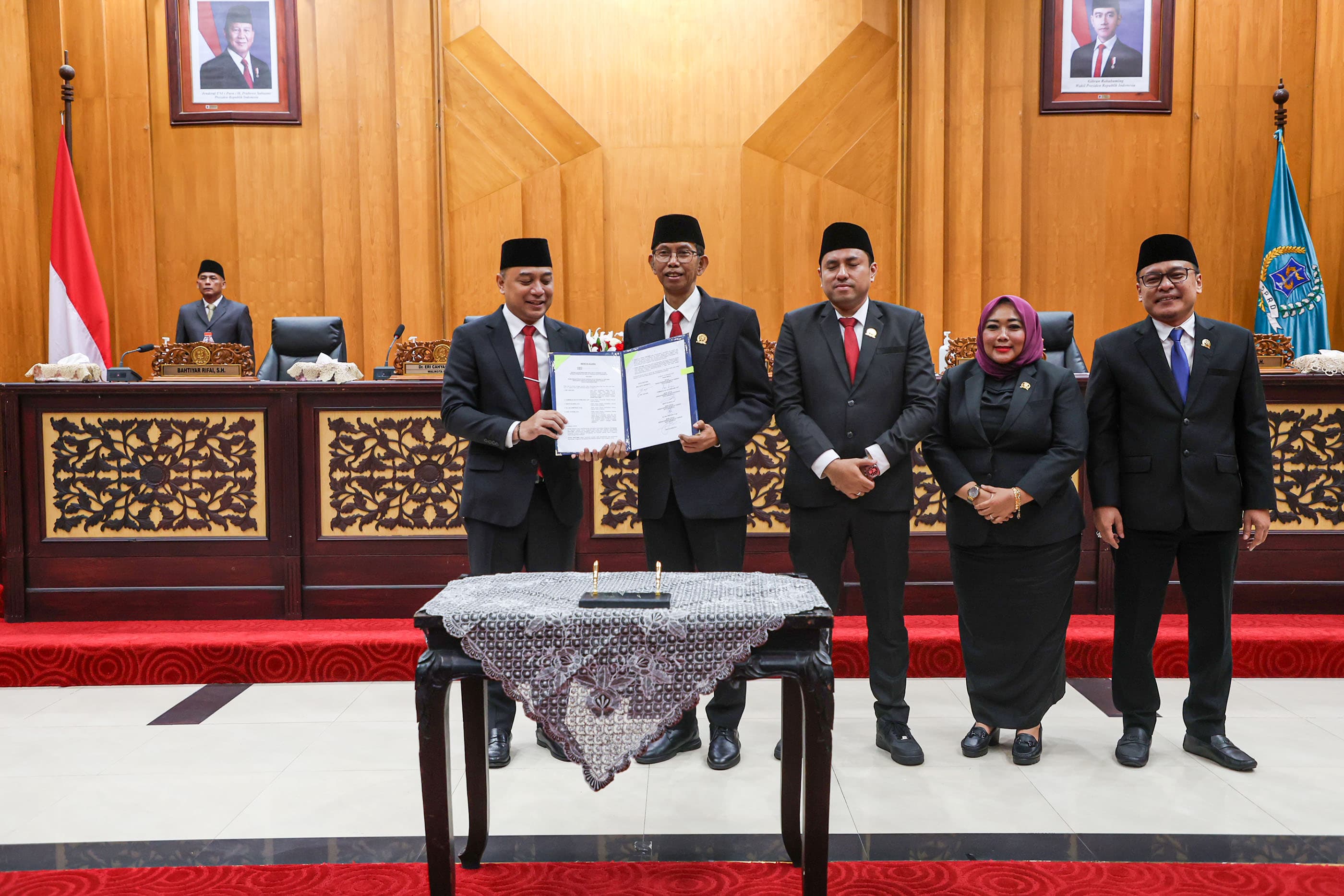 Pemkot dan DPRD Surabaya Sepakati APBD 2026 Sebesar Rp 12,755 Triliun - Image