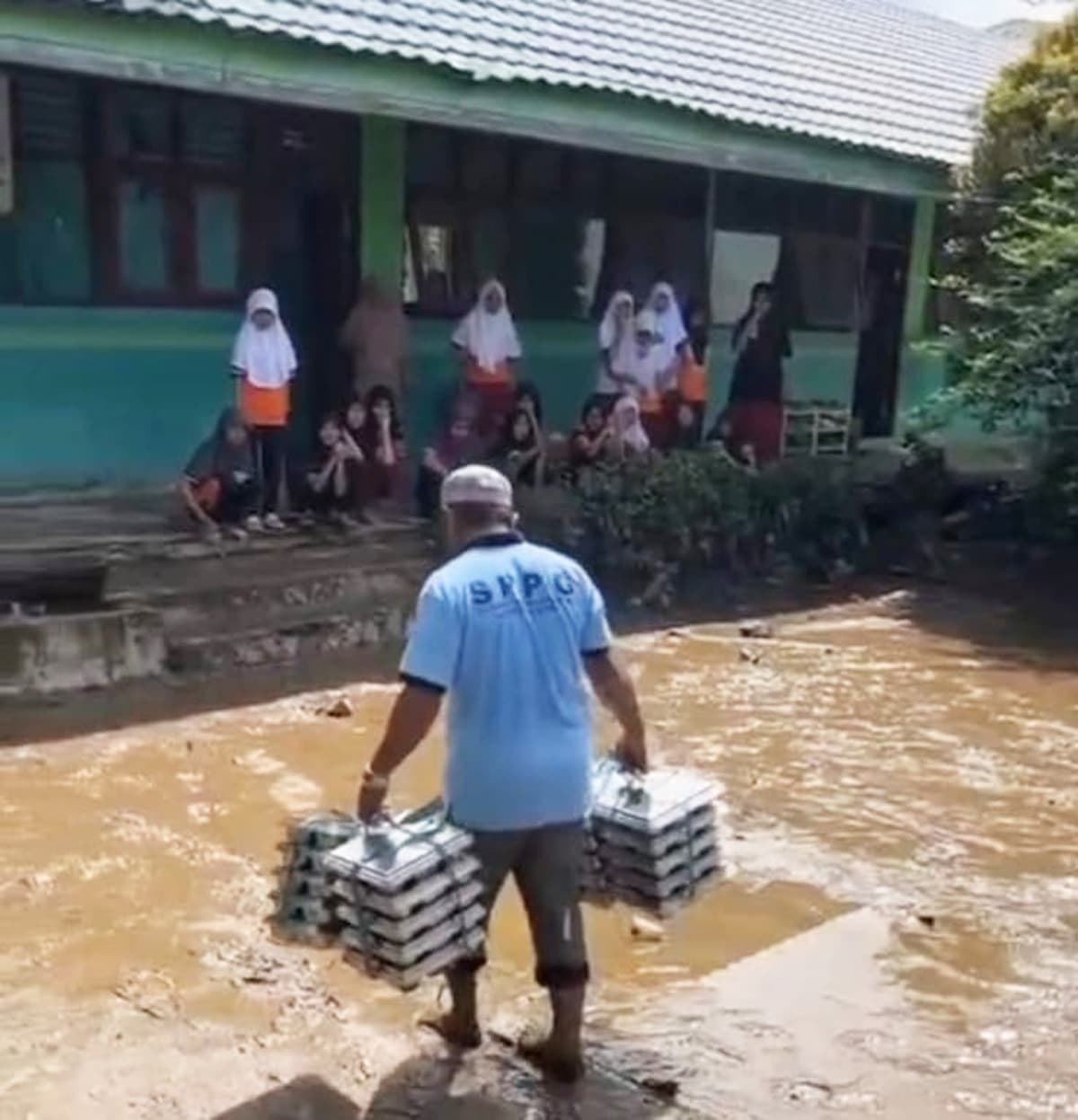 BGN Pastikan Gaji Pegawai Program MBG Dibayar Penuh, Akan Dirapel dan Dipercepat Minggu Ini - Image