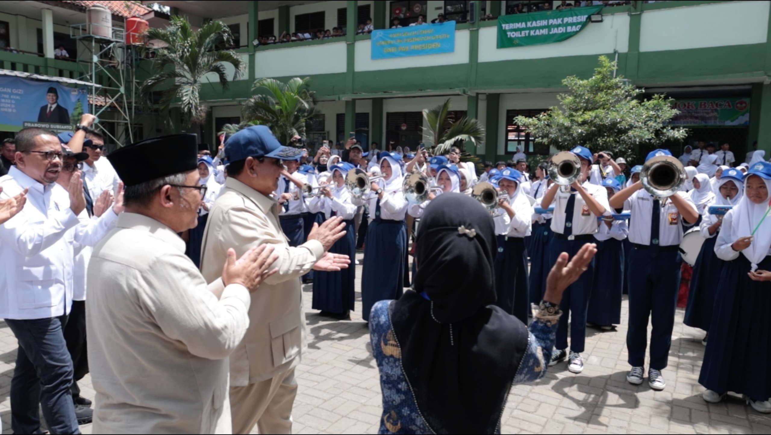 Presiden Prabowo Larang Siswa Sambut Kedatangannya, DPR: Keputusan Tepat Demi Fokus Belajar - Image