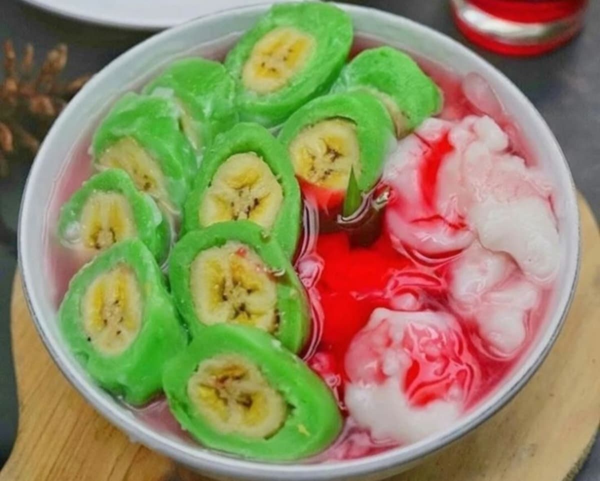 Modal 15.000 Saja Sudah Bisa Nikmati Segarnya Es Pisang Ijo Paling Nikmat di Surabaya, Ini 3 Rekomendasinya - Image