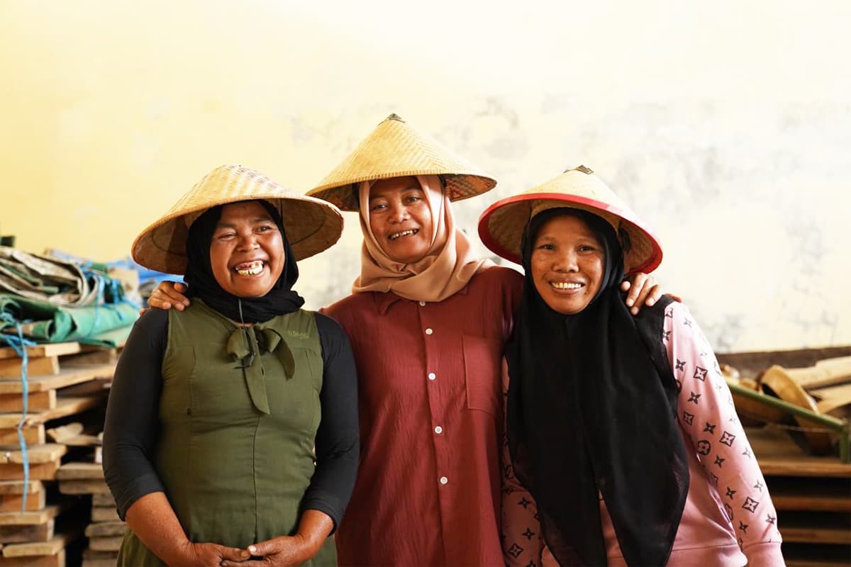 Peran Kepemimpinan Ketua Kelompok Mekaar dalam Pemberdayaan Perempuan untuk Ketahanan Ekonomi Keluarga - Image