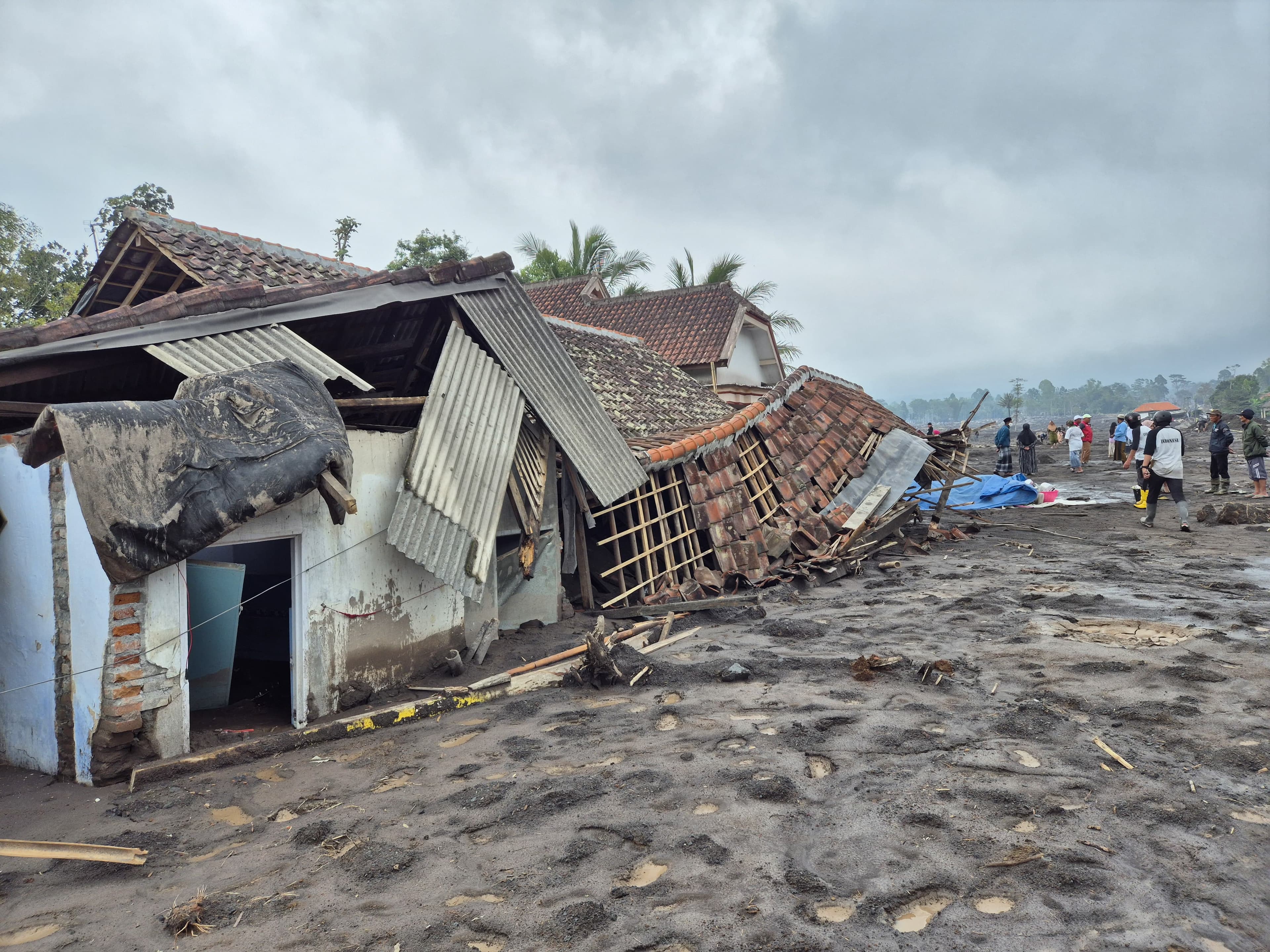 Kaleidoskop 2025: Erupsi Gunung Semeru, dari Letusan Dahsyat hingga Pemulihan Pasca Tanggap Darurat - Image
