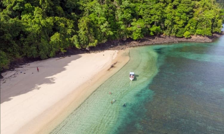 Lagi Cari Pantai Cantik? Ini 15 Pantai di JLS yang Disebut Mini Bali karena View-nya Gokil! - Image