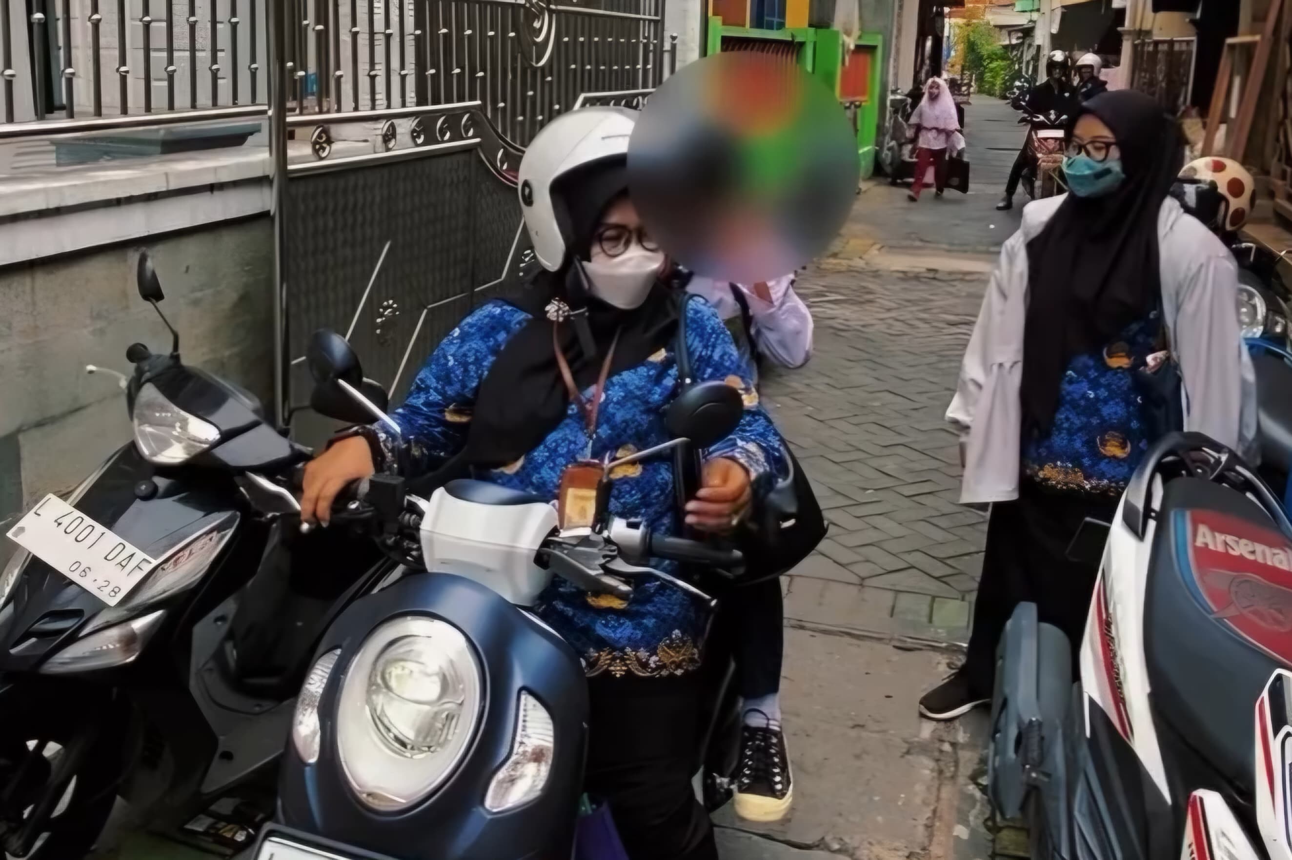 Cegah Putus Sekolah, Guru di Surabaya Jemput Bola 'Home Visit' Tangani Siswa Bolos - Image