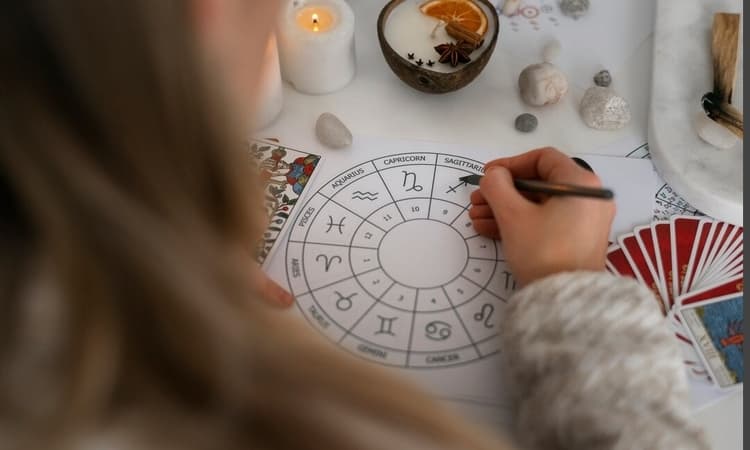 Hidup Mereka, Standar Tinggi! Kenali 3 Zodiak yang Paling Perfeksionis - Image