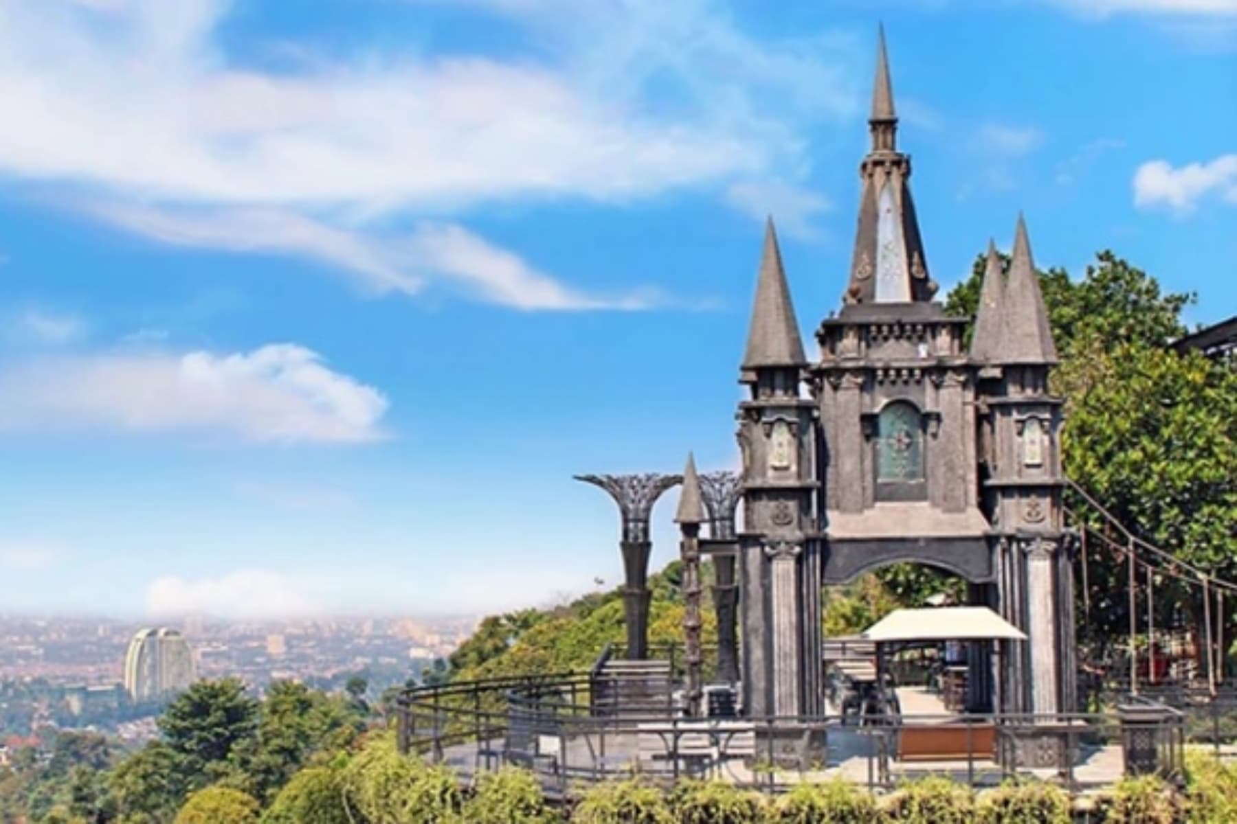 Mau Update Feed Medsos? Berikut 18 Spot Foto Wajib di Bandung Paling Instagrammable - Image