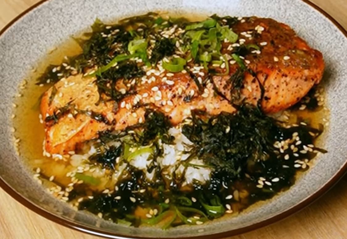 Resep Salmon Ochazuke, Hidangan Hangat dan Comforting yang Pas Dinikmati Saat Musim Hujan - Image