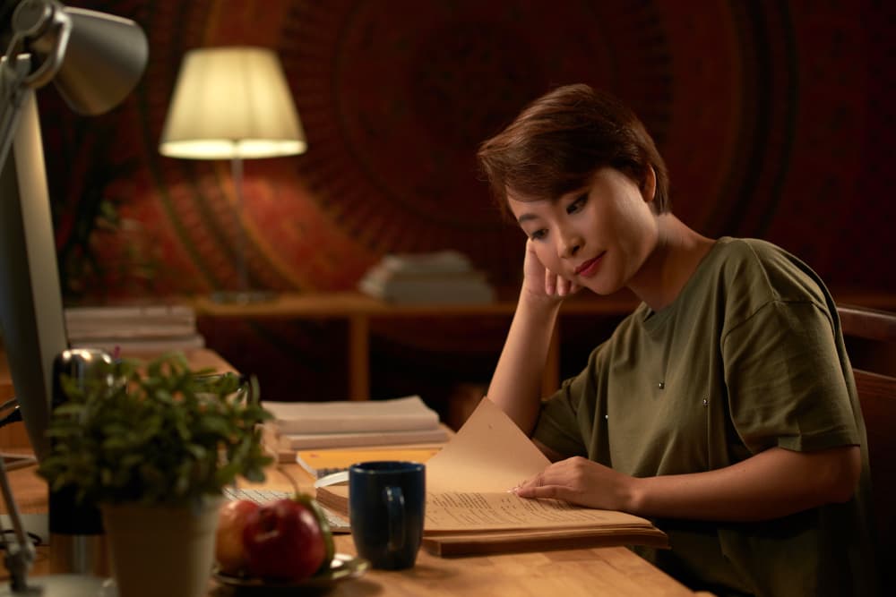 7 Tanda Kamu Memang Nyaman Menyendiri, dan Itu Justru Kekuatanmu! - Image