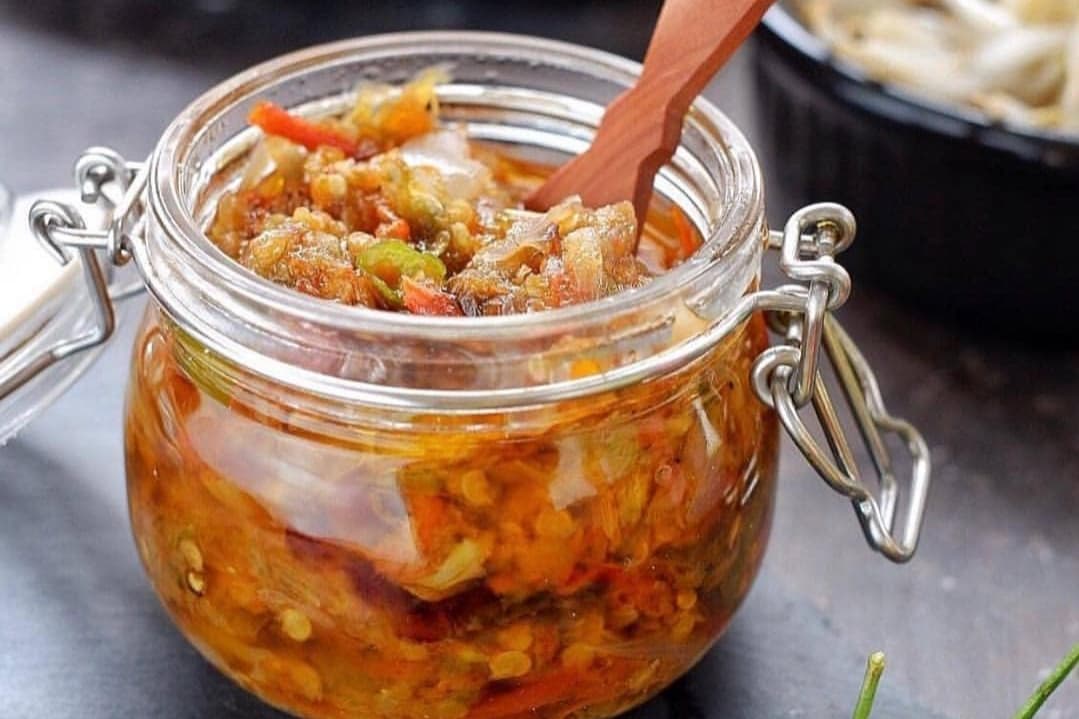 Cara Membuat Sambal Bawang Daun Jeruk yang Wangi dan Tahan Lama: Sekali Masak Bisa Buat Stok Sebulan - Image
