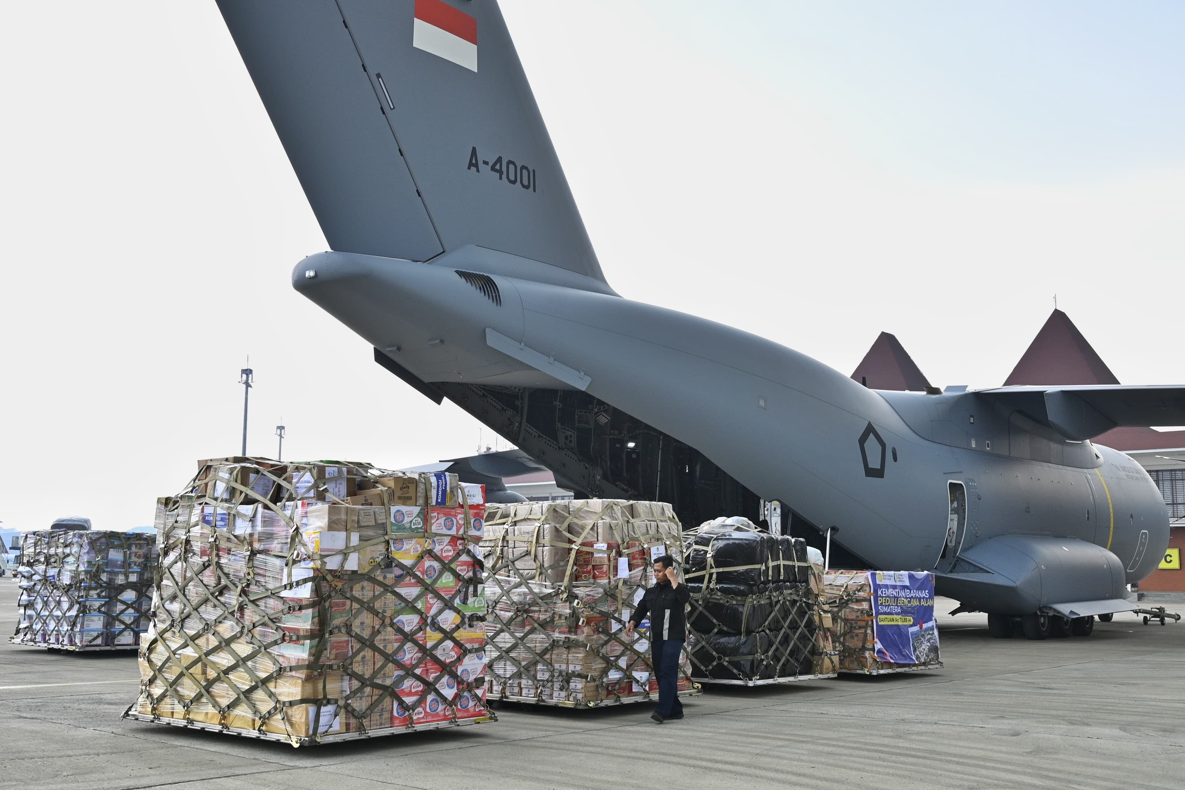 Total 1.546 Ton Bantuan Sudah Dikirim TNI ke Aceh, Sumut, dan Sumbar Lewat Jalur Udara dan Jalur Laut - Image
