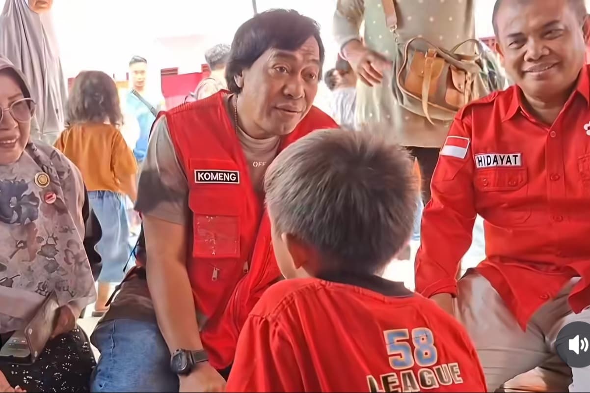 Komeng Hibur Warga Terdampak Bencana di Padang: Pastikan Setiap Warga Mendapatkan Hak - Image