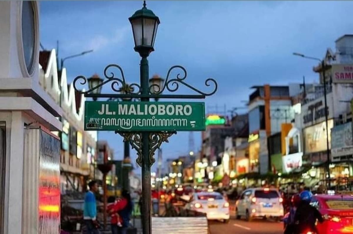 Wali Kota Jogjakarta Sebut Kawasan Malioboro Zero Copet saat Malam Tahun Baru 2026 - Image