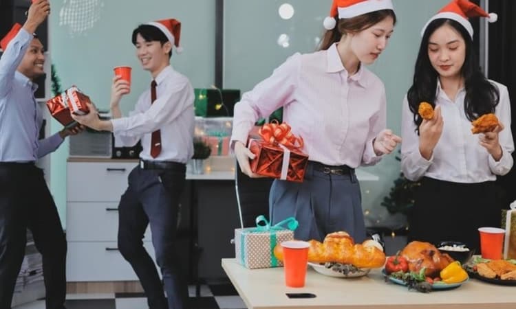 10 Ucapan Selamat Tahun Baru 2026 untuk Rekan Kerja: Profesional, Santai, dan Penuh Semangat Kolaborasi - Image