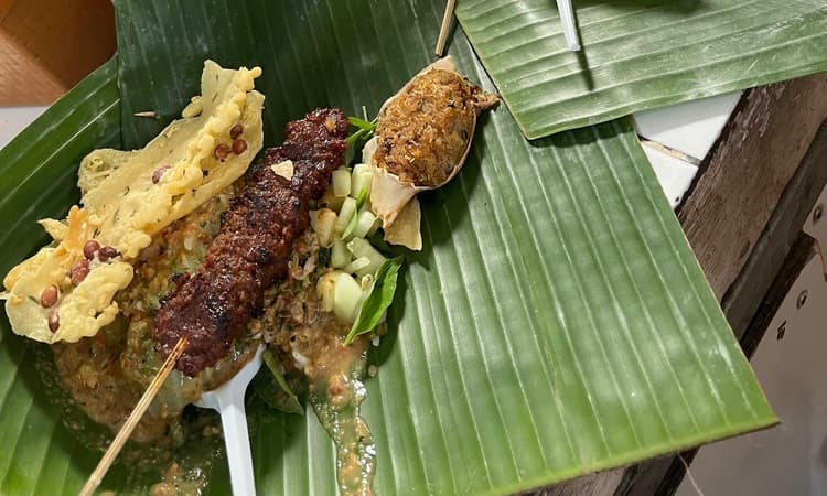 7 Tempat Makan Pecel Enak di Madiun: Wisata Kuliner Otentik Jawa Timur yang Menggoda Selera - Image