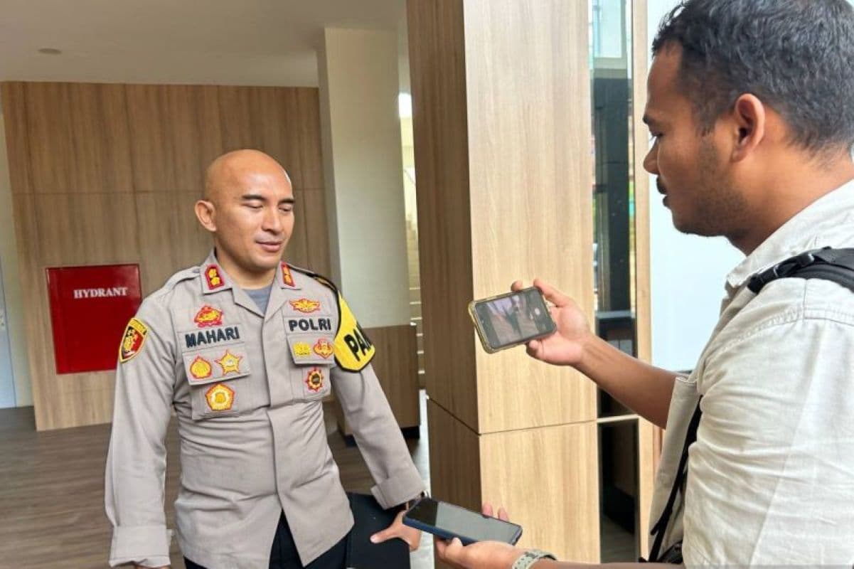 Polda Kepri Minta Klarifikasi Pelapor Terkait Video Muatan Asusila Kepala Disperindag Kota Batam - Image