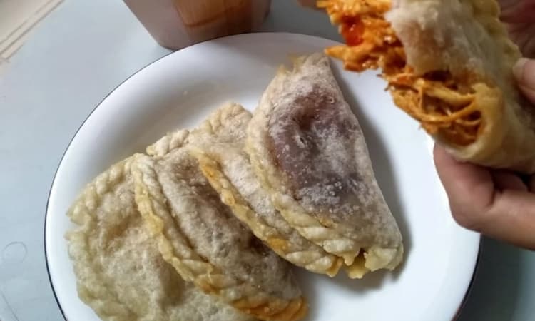 10 Tempat Berburu Jajanan Cireng di Bandung yang Legendaris hingga Kekinian, Gurihnya Bikin Ketagihan - Image