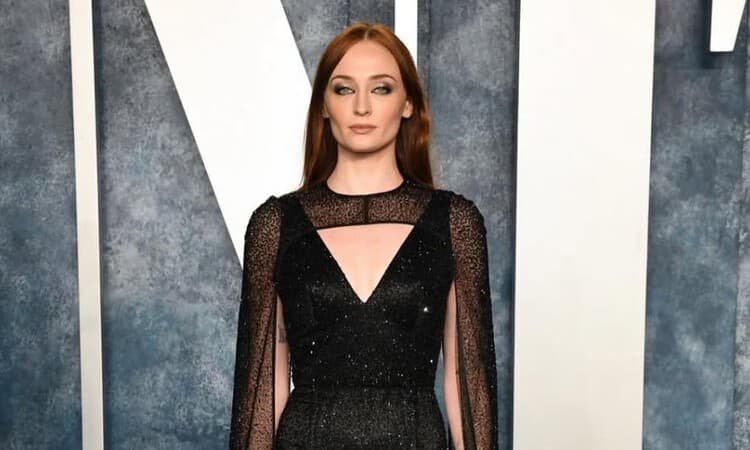 Sophie Turner Singgung Status Hubungan Pribadi di Tengah Isu Asmara dengan Chris Martin - Image