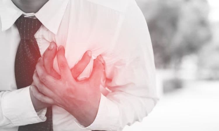 Jangan Abaikan Nyeri Dada, Waspadai Sebagai Gejala Penyakit Jantung Sedini Mungkin - Image