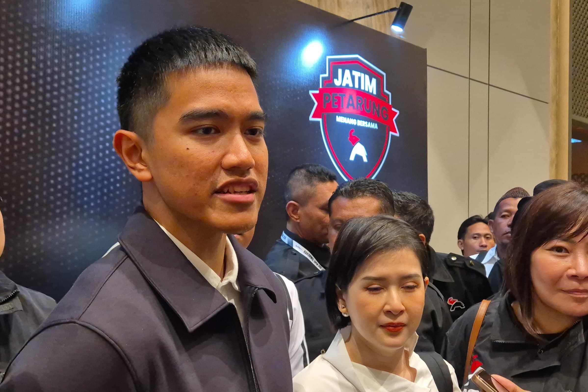 Kaesang Enggan Komentari Kakaknya, Wapres Gibran Rakabuming Raka yang Di-Roasting Pandji - Image