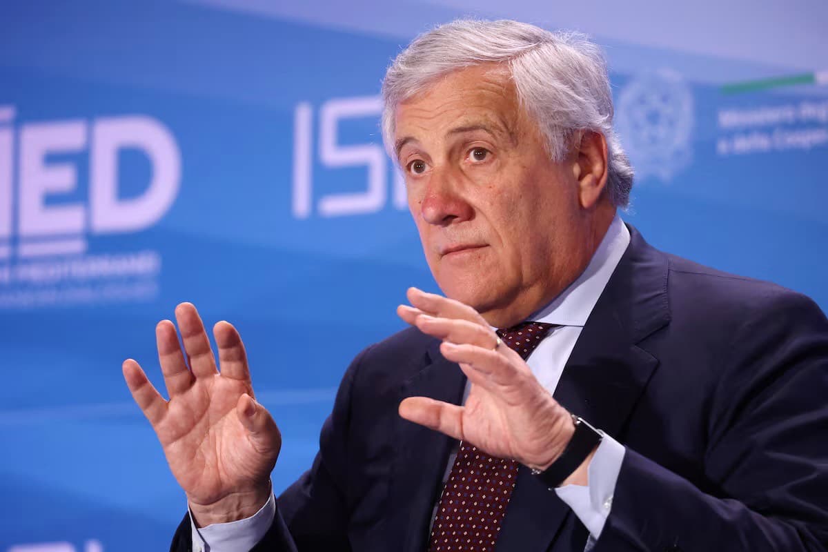 Jerman, Spanyol, Italia, dan Polandia Mendesak Warganya Tinggalkan Iran di Tengah Protes dan Kekhawatiran Serangan AS - Image