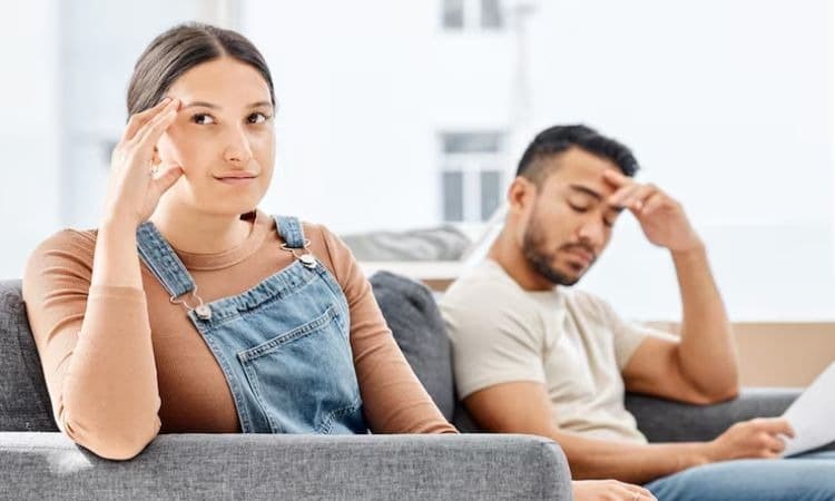 Komunikasi Adalah Kunci, Namun 3 Zodiak yang Justru Terjebak dengan Pasangan yang Sulit Diajak Berkomunikasi - Image