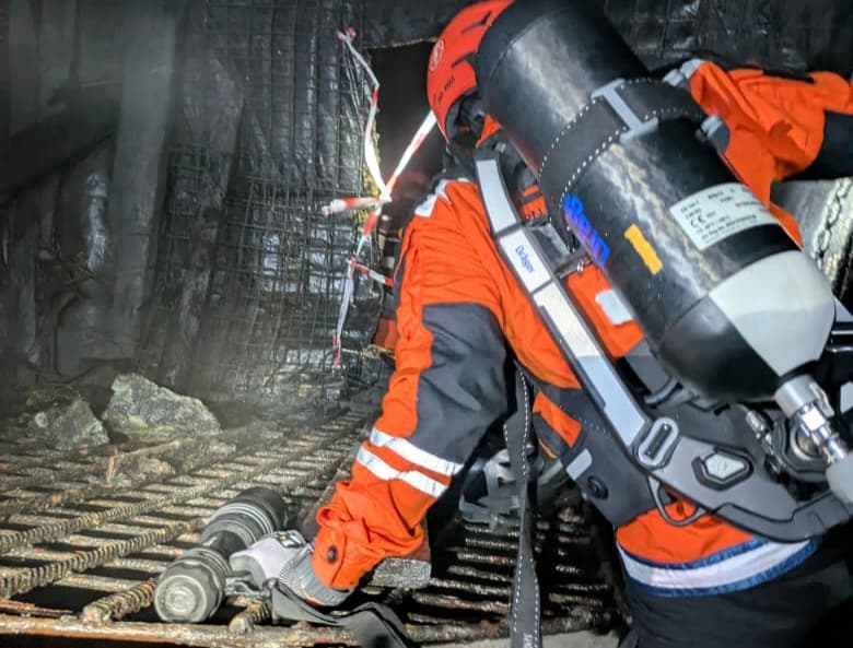 3 Orang Terjebak di Bekas Tambang Emas Antam, Kantor SAR Jakarta Kerahkan BSG - Image