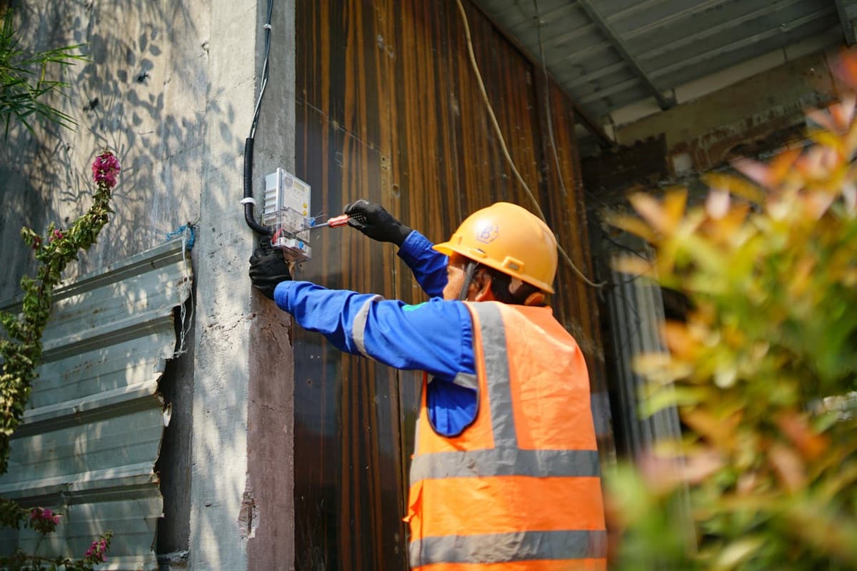 Bangunan Sudah Siap? Ini Panduan Resmi dan Praktis Menyambung Listrik - Image