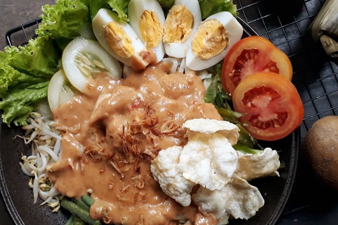 Resep Asli Bumbu Gado-Gado Khas Surabaya yang Autentik dan Lezat, Rahasia Rasa Medok yang Gurih Manis - Image