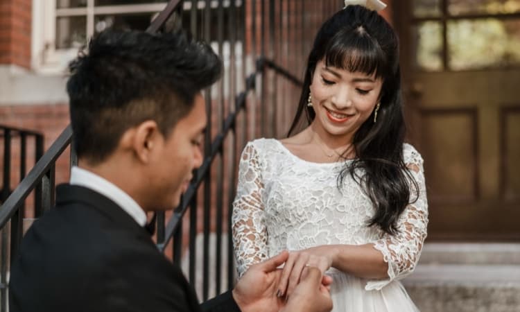 Anak Pertama Tidak Boleh Menikah dengan Anak Ketiga? Ini Penjelasan Primbon Jawa yang Jarang Dibahas Tentang Alasannya - Image