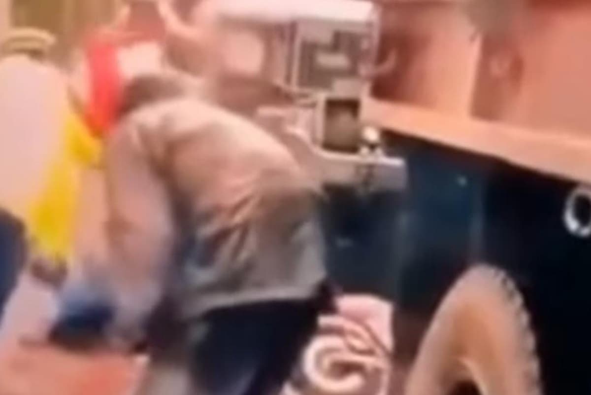 Tabrakan Beruntun Libatkan Kendaraan Dinas TNI–Polri di Cisarua, Dua Polisi Meninggal Dunia - Image