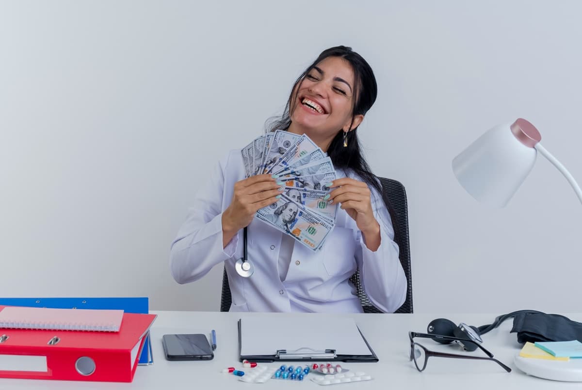 3 Weton yang Dipamongi Khodam Punokawan, Rezekinya Datang Hingga Melimpah Ruah di 2026 - Image