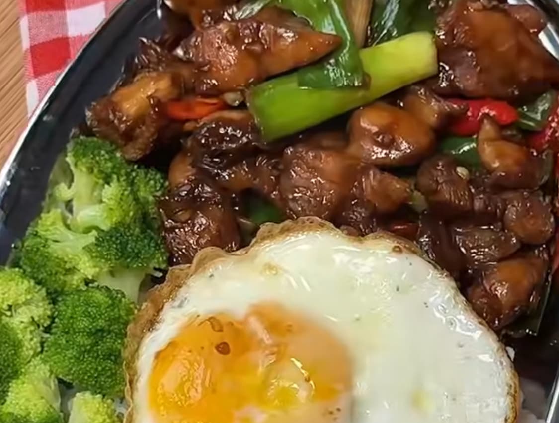 Resep Ayam Kecap Simpel Rumahan, Gurih Manis Favorit Keluarga - Image