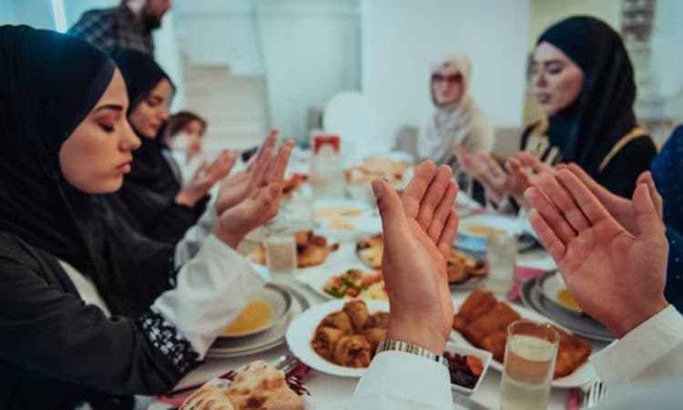 9 Tradisi Sahur yang Masih Bertahan di Kampung Sampai Sekarang - Image