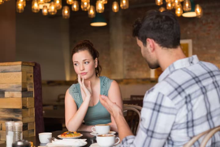 Orang yang Berulang Kali Terjebak dalam Hubungan Toxic yang Sama Memiliki 8 Ciri Kepribadian Ini Menurut Psikologi - Image