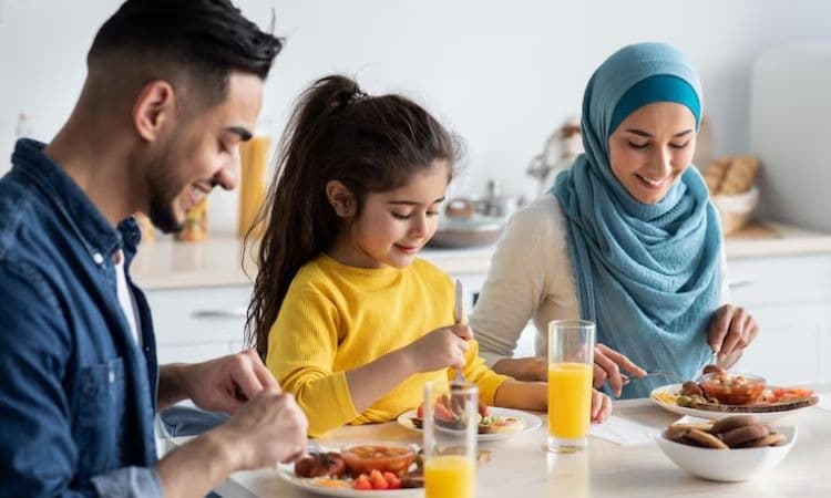 5 Nutrisi Yang Harus Ada Saat Sahur, Perbanyak Asupan Serat agar Kenyang Lebih Lama Saat Berpuasa - Image