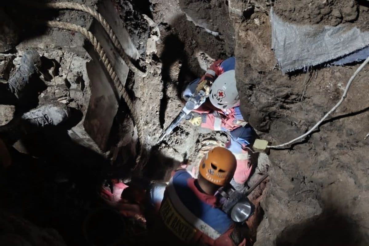 Dua warga Bandung Tewas Saat Cari Harta Karun di Antapani - Image