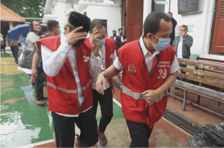 Didakwa Lakukan Tindak Pidana Pornografi, 25 Terdakwa Pesta Sesama Jenis di Surabaya Terancam 10 Tahun Penjara - Image