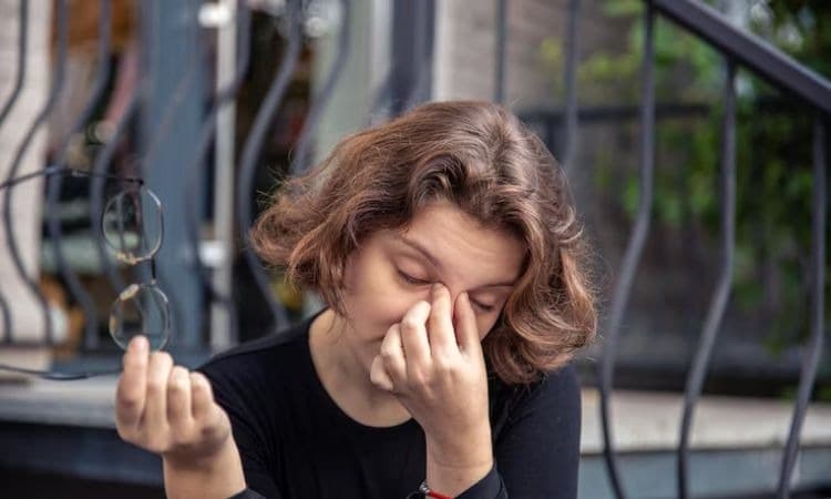 4 Zodiak yang Merasa Insecure dengan Pasangan, Tidak Membuka Diri Sepenuhnya - Image