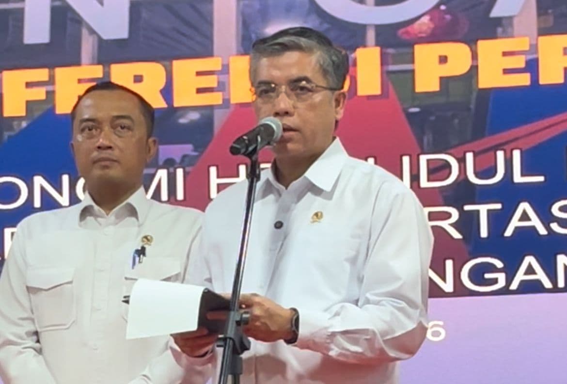 Menaker Yassierli Isyaratkan Bonus untuk Driver Ojol Diumumkan Bersamaan SE THR - Image