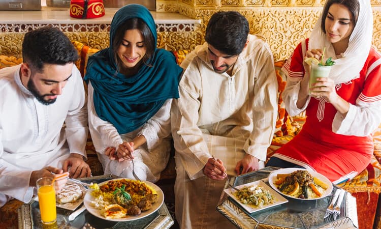 Memahami 7 Etika Berbuka Puasa Bersama sebagai Wujud Toleransi Ramadan di Tengah Masyarakat Multikultural - Image