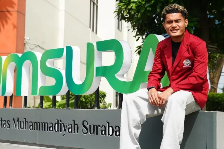 Bek Persebaya Surabaya Mikael Tata Resmi Jadi Mahasiswa UMS - Image